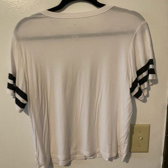 Size large American eagle top. - Picture 2 of 3
